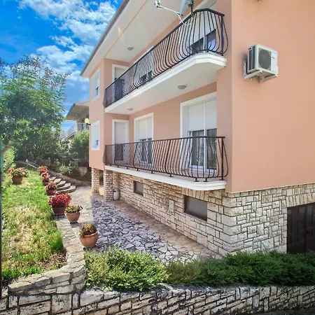 Apartment Paola *